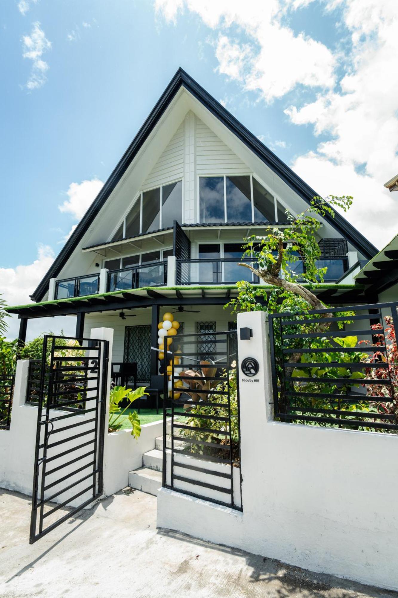 مبيت وإفطار تاجيتاي Jacobs Hill Tagaytay المظهر الخارجي الصورة